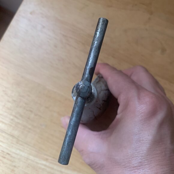 NUT CRACKER - Vintage WALNUT SHAPED Solid metal T-Bar Screw Vice Nut Cracker - Picture 6 of 9